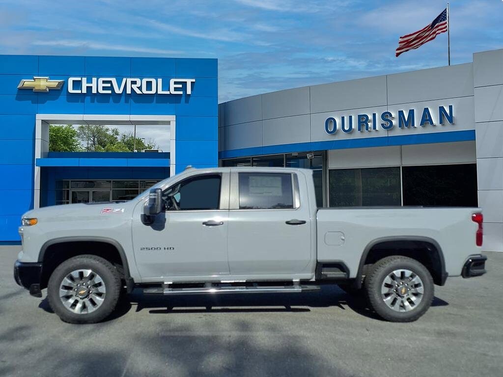 2025 Chevrolet Silverado Custom photo 4