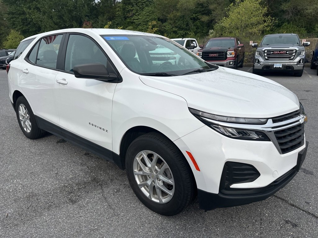 2022 Chevrolet Equinox LS photo 2