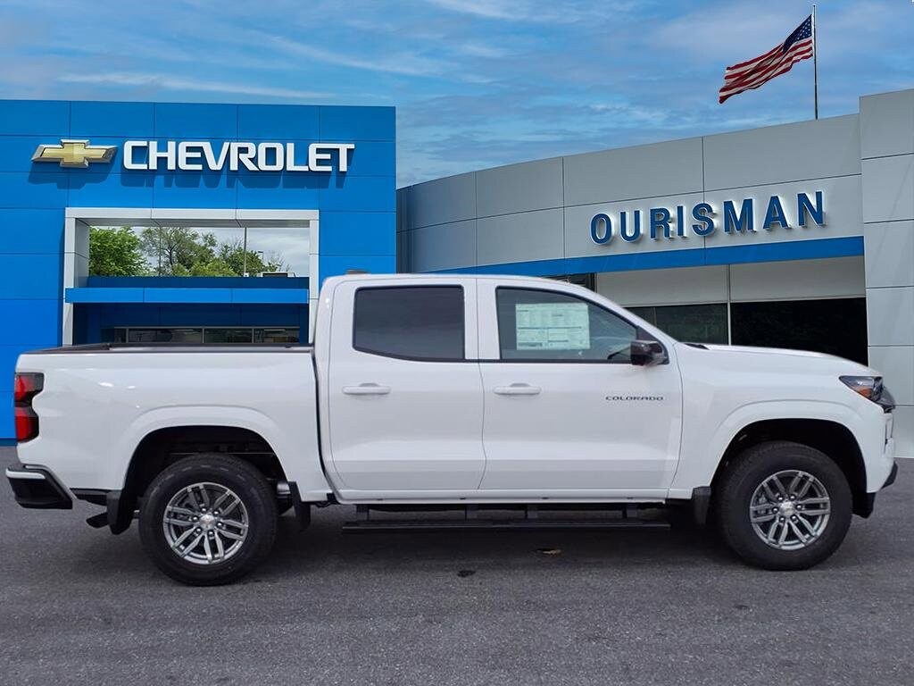 2026 Chevrolet Colorado LT photo 2