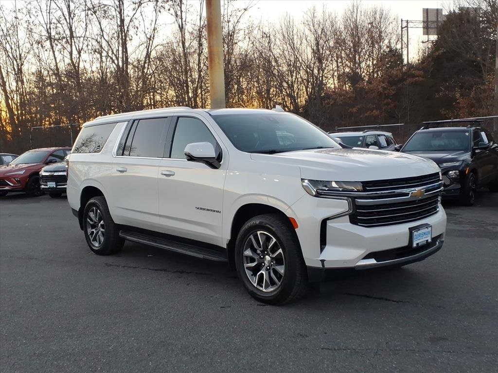 2022 Chevrolet Suburban LT's photo
