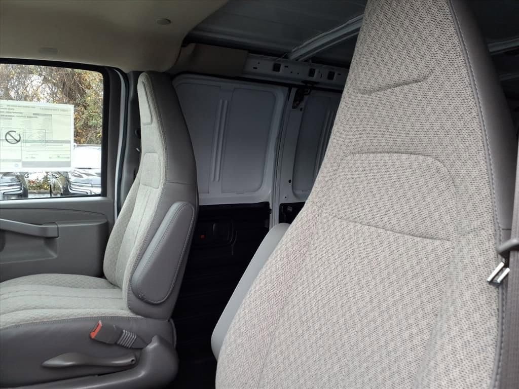 2025 Chevrolet Express Cargo Work Van - Photo 11