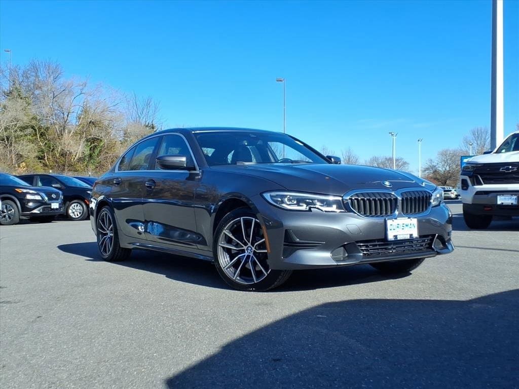 2021 BMW 3 Series 330i's photo