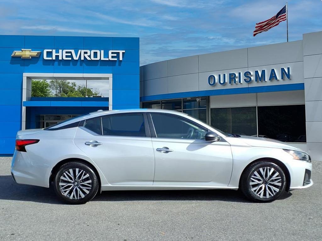 Used 2024 Nissan Altima 2.5 SV