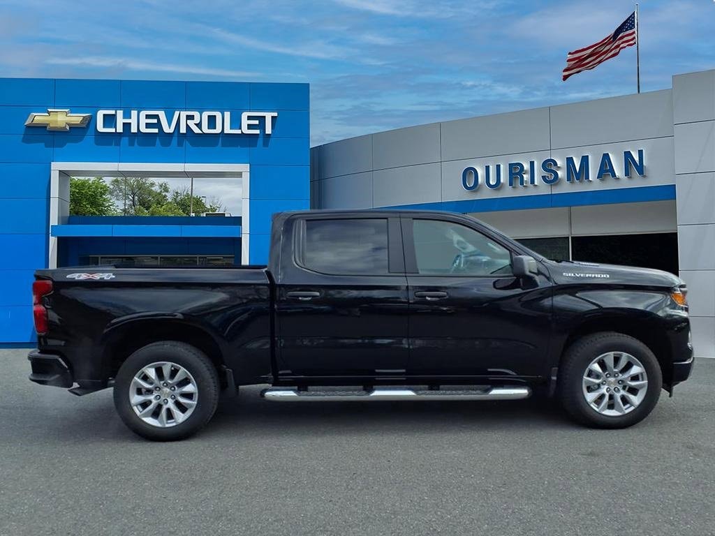 2026 Chevrolet Silverado Custom's photo