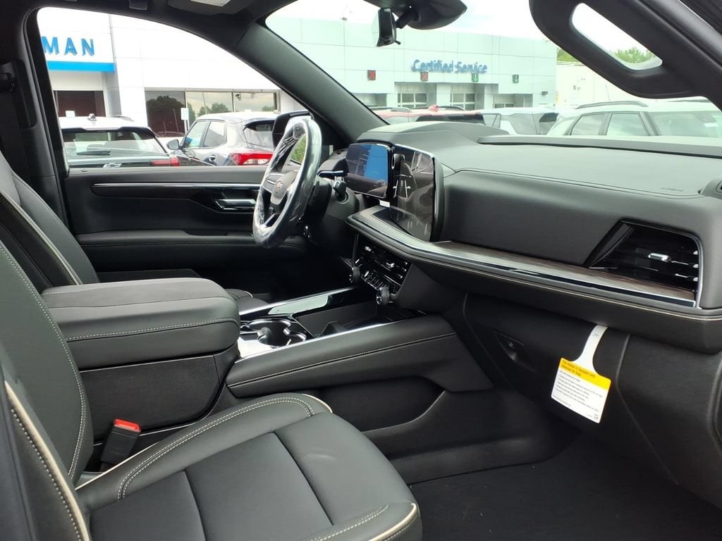 2026 Chevrolet Suburban Premier - Photo 17