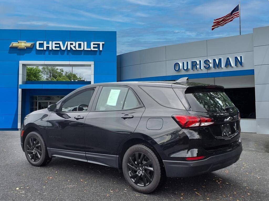 2024 Chevrolet Equinox LS photo 3