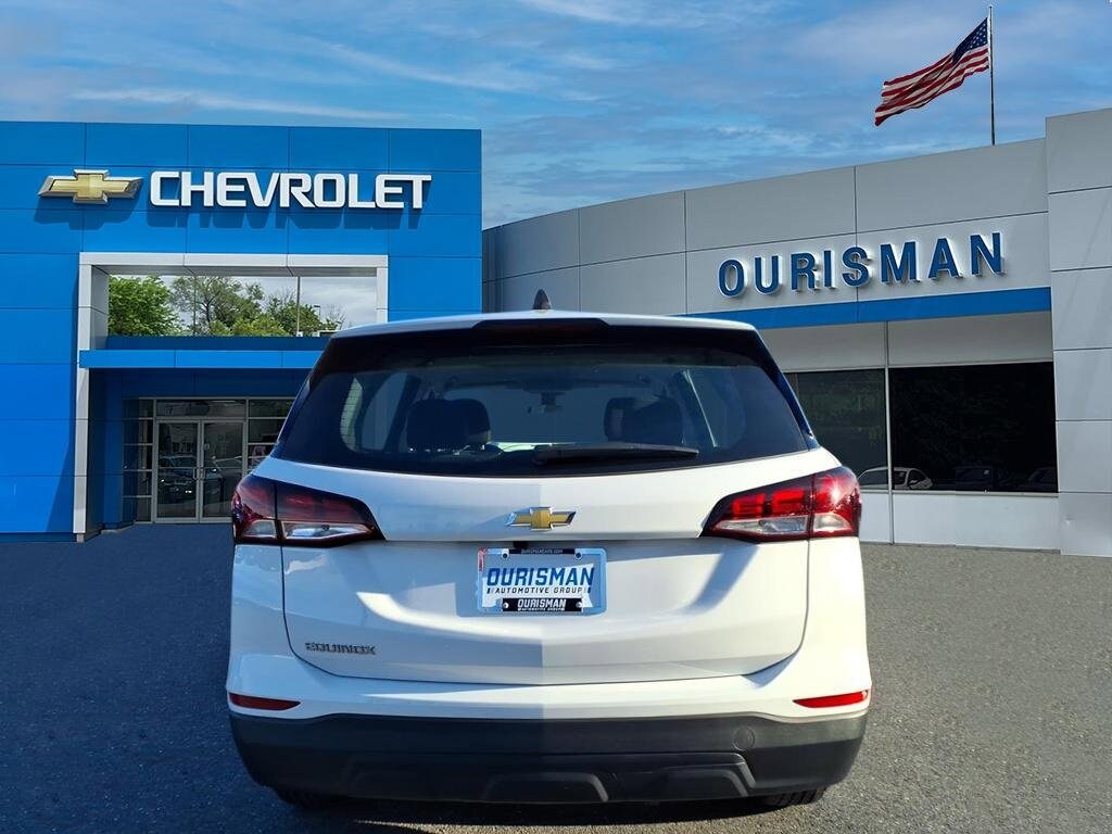 2023 Chevrolet Equinox LS photo 4