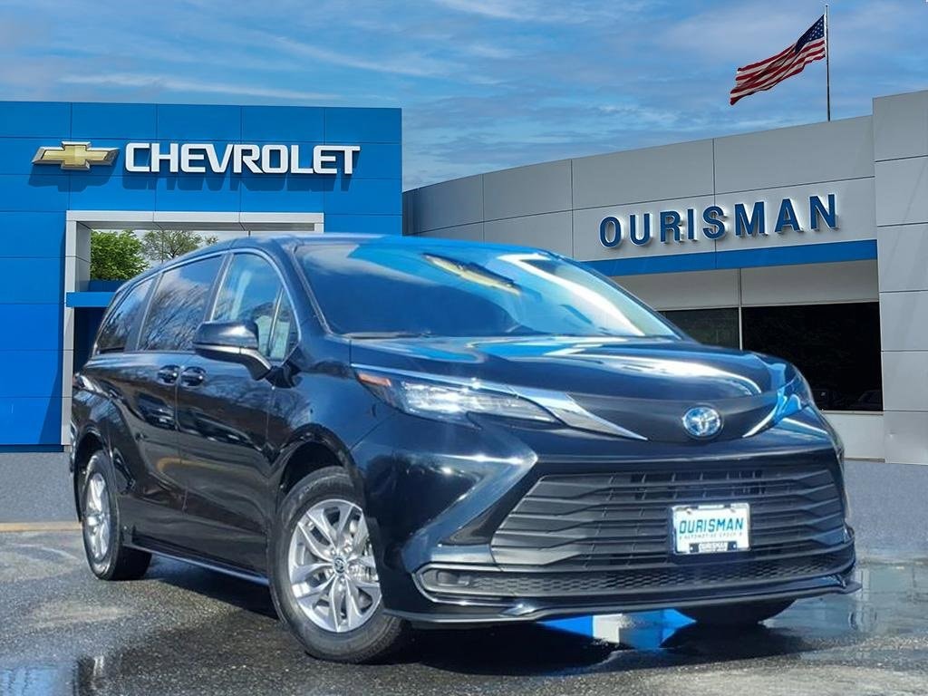 2024 Toyota Sienna LE