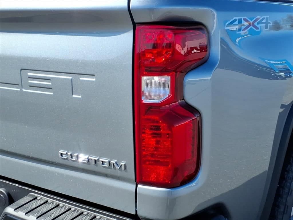 2026 Chevrolet Silverado 2500 HD Custom - Photo 9
