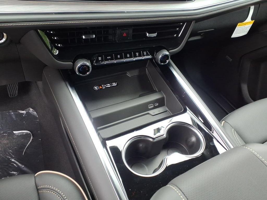2026 Chevrolet Suburban Premier - Photo 25