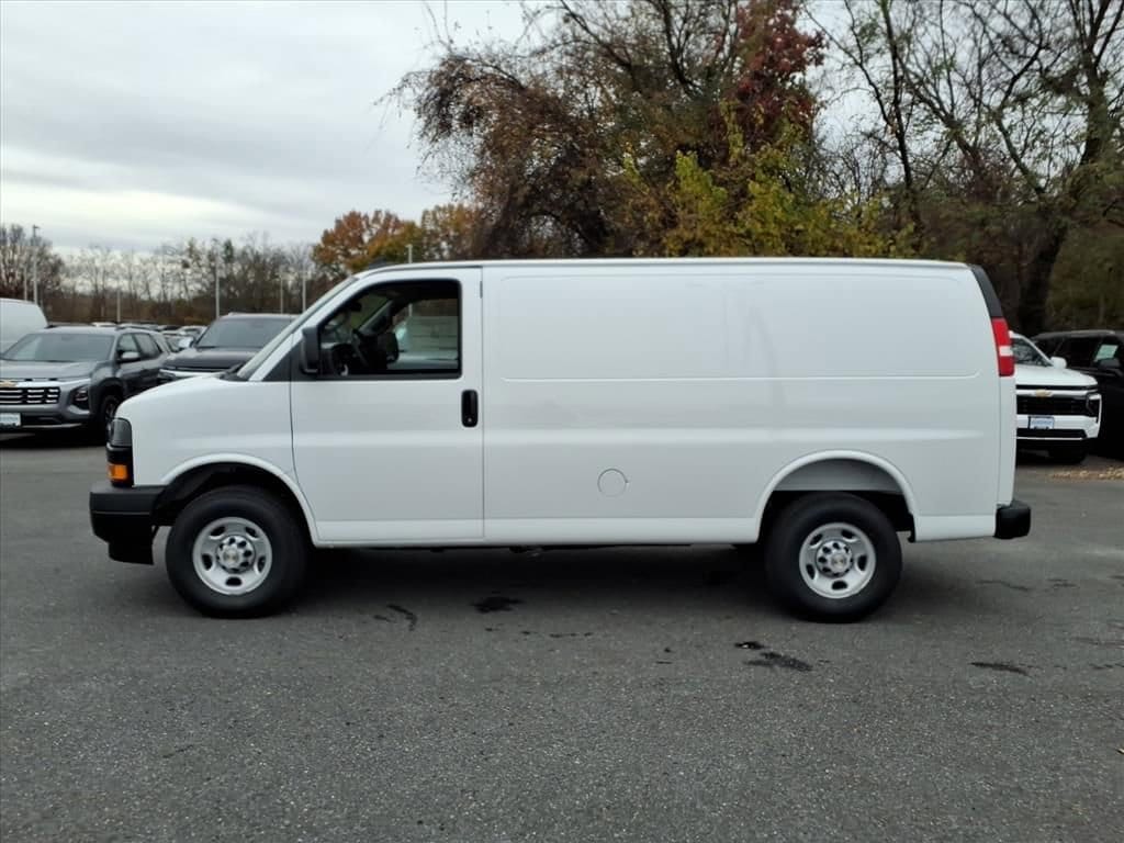 2025 Chevrolet Express Cargo Work Van - Photo 6