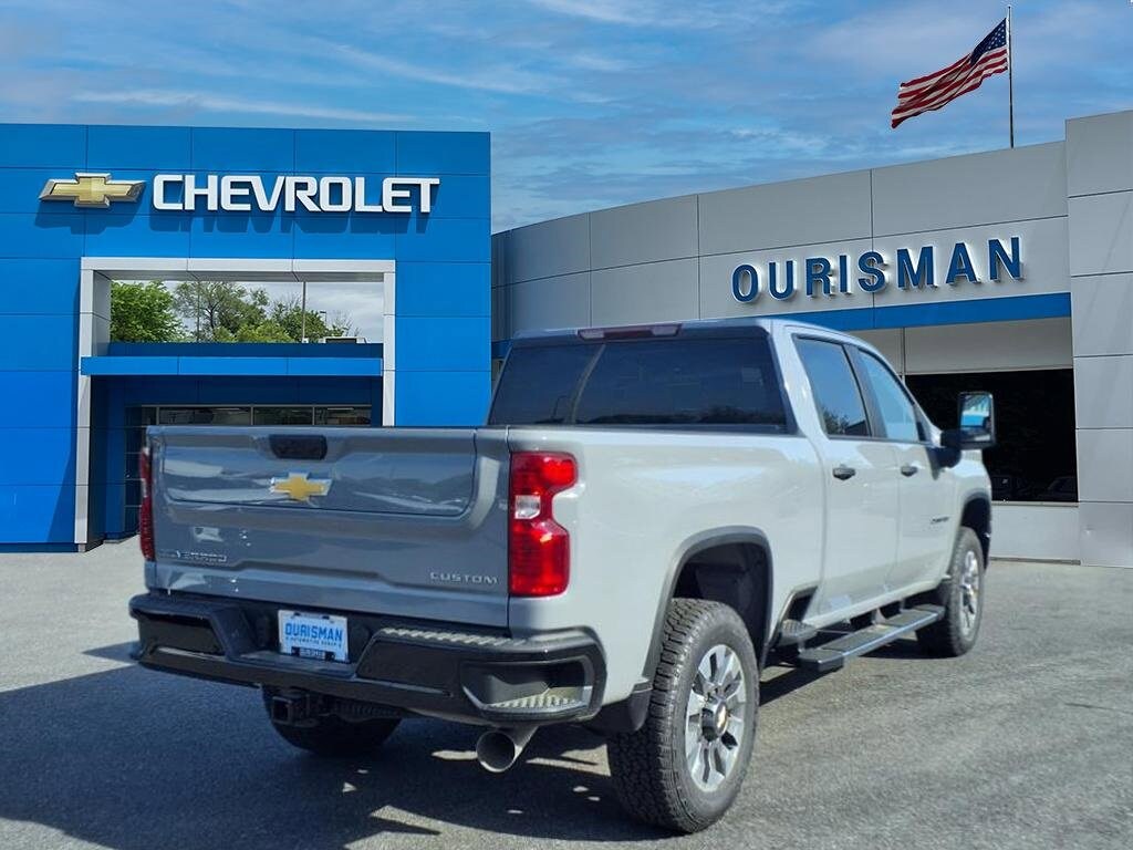 2025 Chevrolet Silverado Custom photo 3
