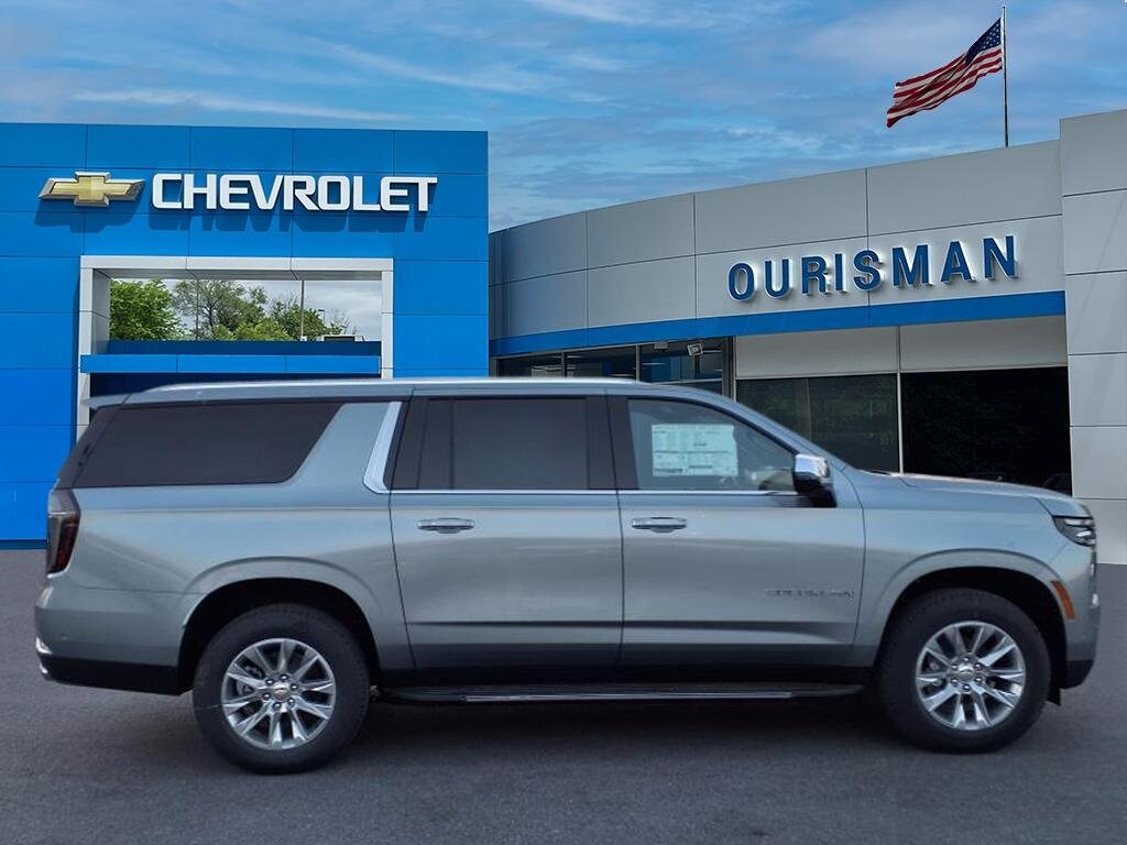 2025 Chevrolet Suburban Premier photo 2