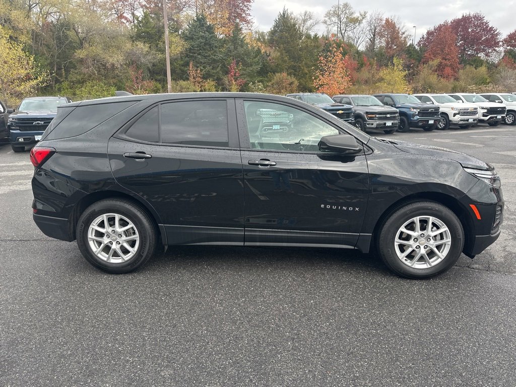 2024 Chevrolet Equinox LS photo 2