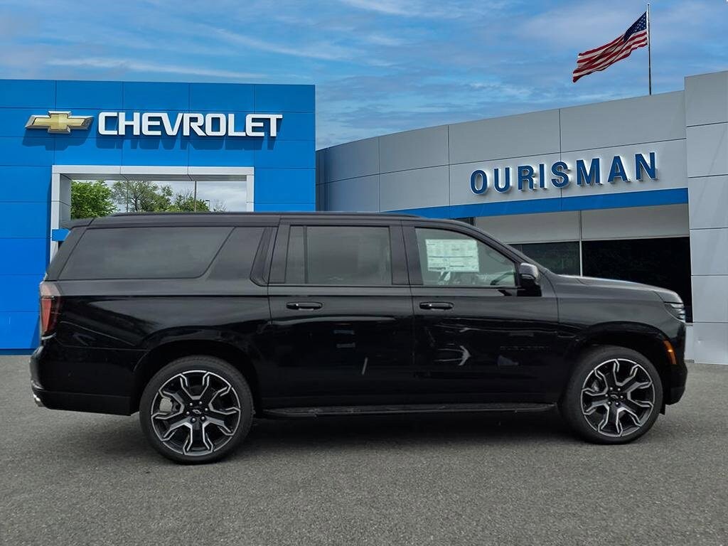 2026 Chevrolet Suburban RST photo 2