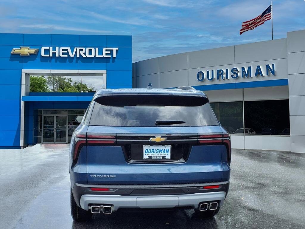 2026 Chevrolet Traverse photo 3