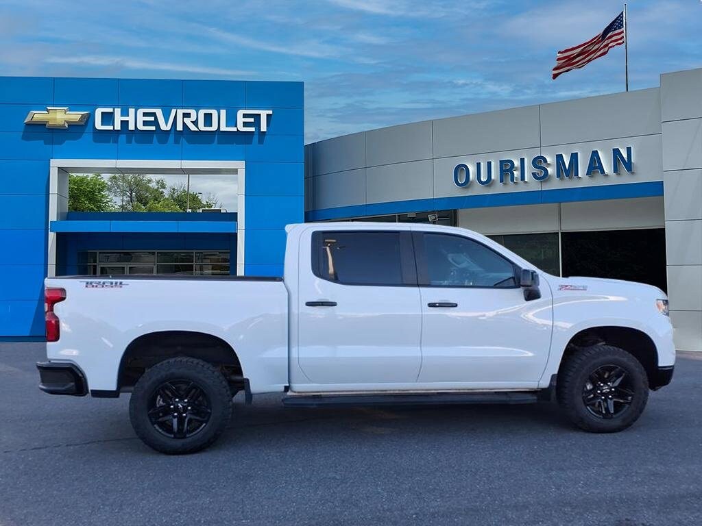 2024 Chevrolet Silverado 1500 LT Trail Boss photo 2