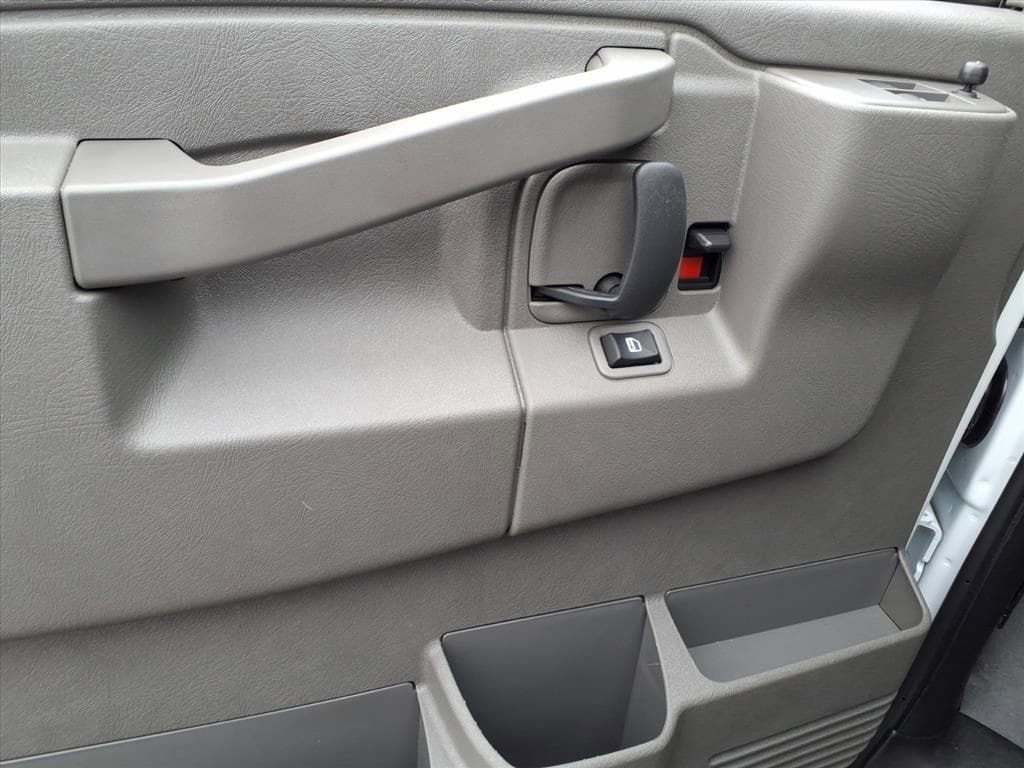 2025 Chevrolet Express Cargo Work Van - Photo 13