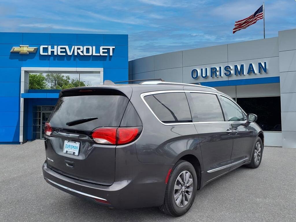 2020 Chrysler Pacifica Touring Plus photo 2