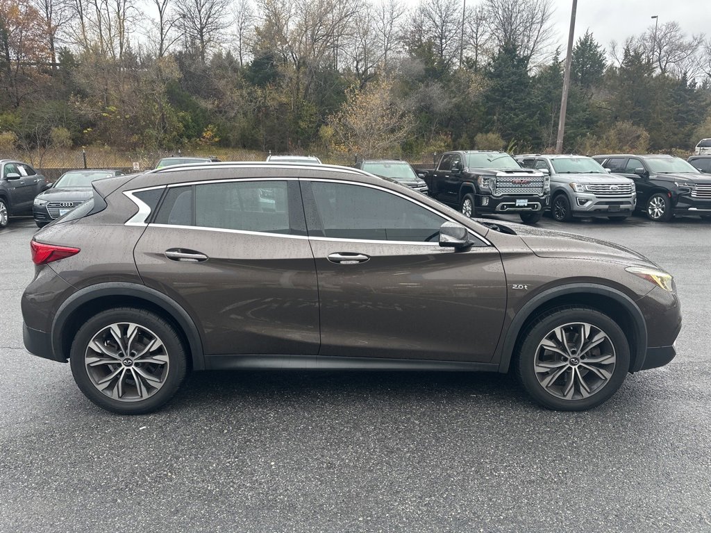 2018 Infiniti QX30 Premium photo 4