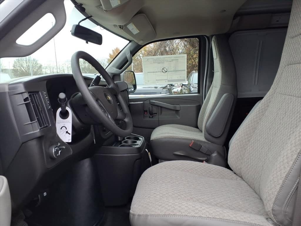 2025 Chevrolet Express Cargo Work Van - Photo 9
