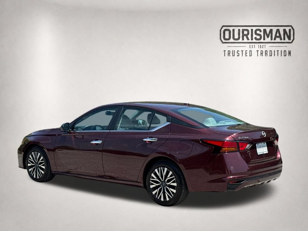 Used 2025 Nissan Altima SV Sedan