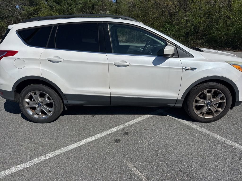 Used 2016 Ford Escape SE with VIN 1FMCU9GX5GUB90143 for sale in Temple Hills, MD