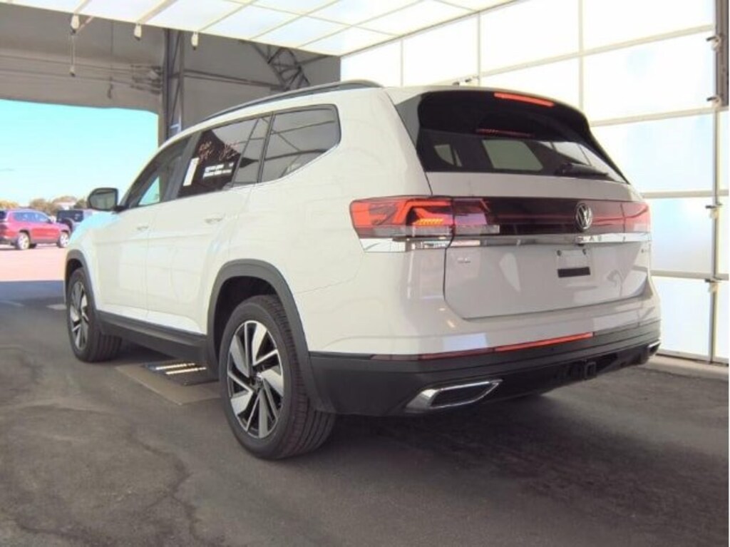 Used 2024 Volkswagen Atlas 2.0T SE w/Technology SUV