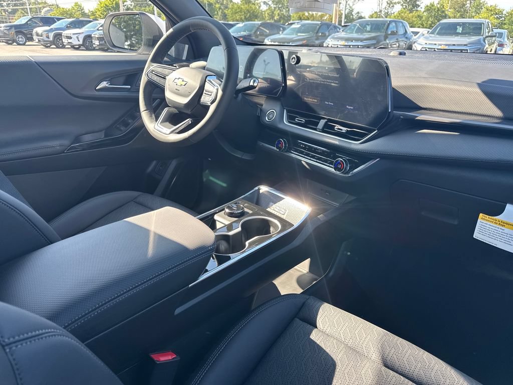 2027 Chevrolet Equinox LT - Photo 20