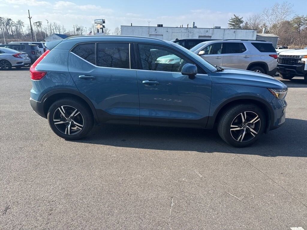 Used 2025 Volvo XC40 Core Bright Theme SUV
