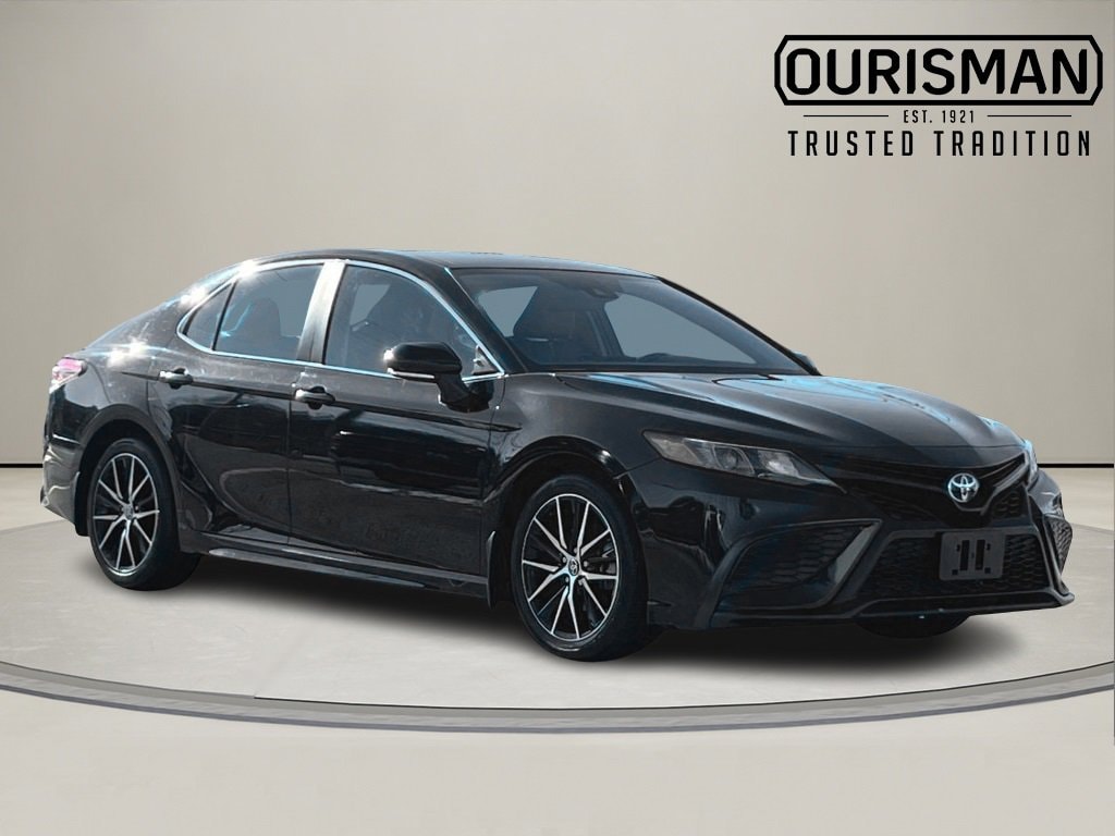 2024 Toyota Camry SE's photo