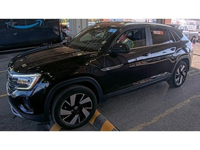 2024 Volkswagen Atlas Cross Sport SE Technology photo 2