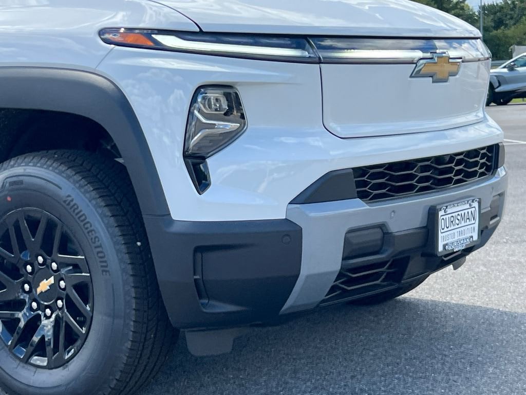 2026 Chevrolet Silverado EV LT - Photo 8