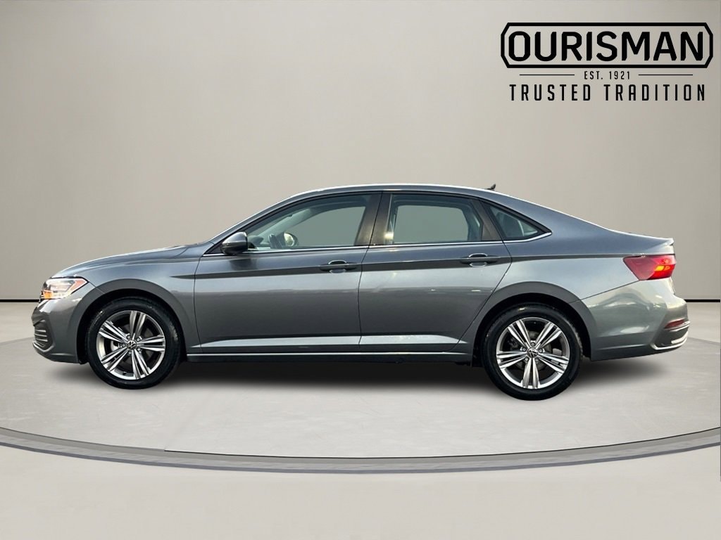 Used 2024 Volkswagen Jetta SE Sedan