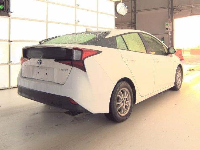 2022 Toyota Prius L Eco photo 4