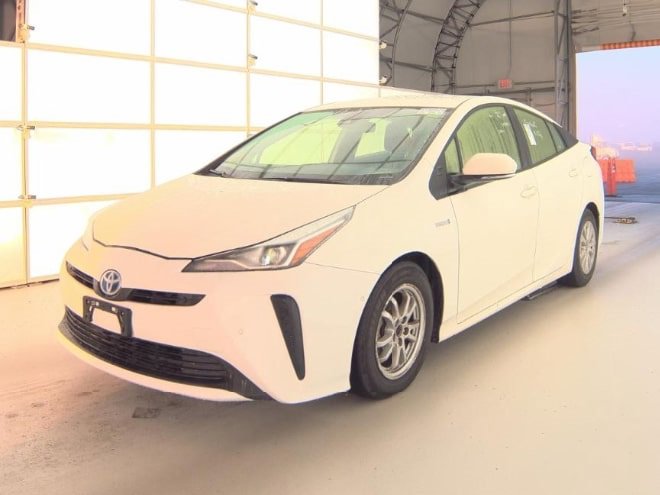 2022 Toyota Prius L Eco photo 2