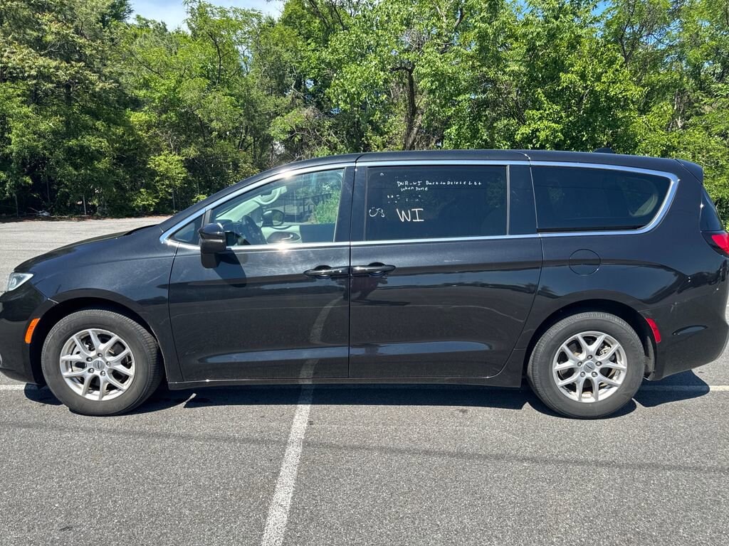 Used 2023 Chrysler Pacifica Touring L Van Passenger Van