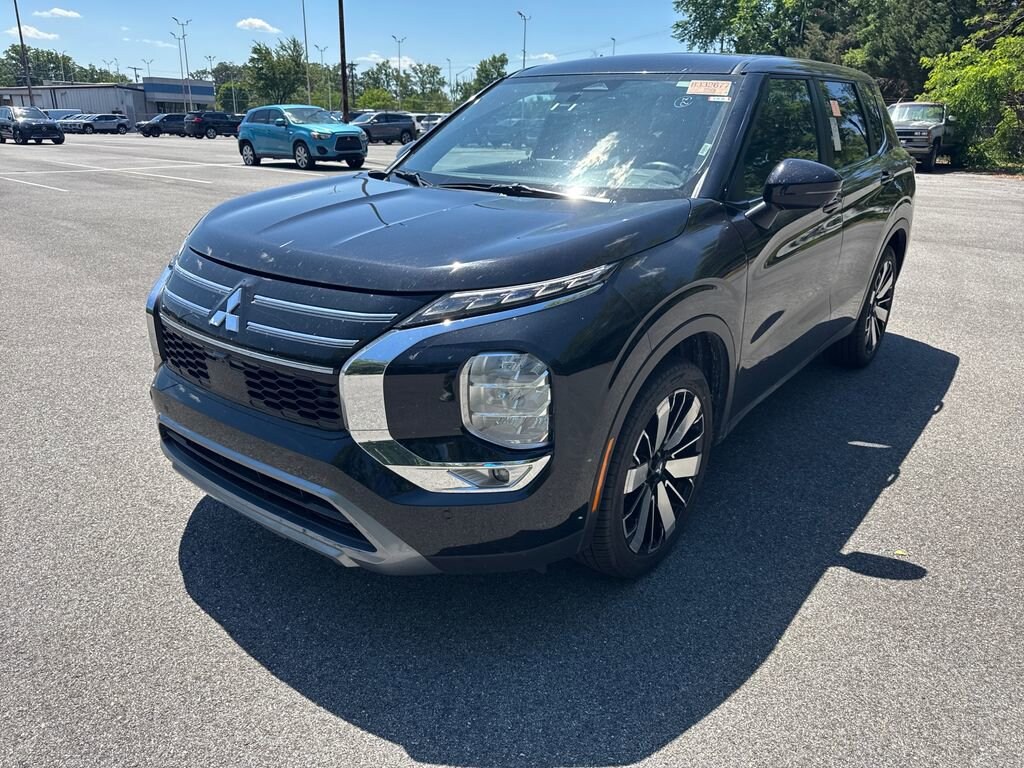 Used 2025 Mitsubishi Outlander SE SUV