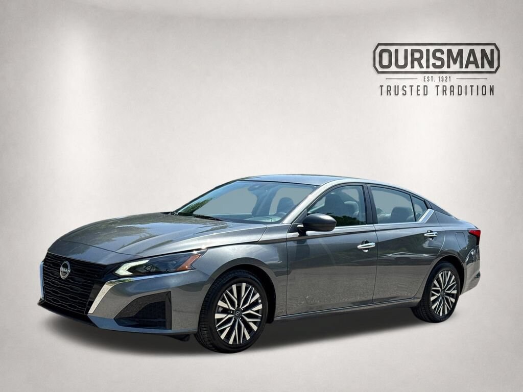Used 2025 Nissan Altima SV Sedan