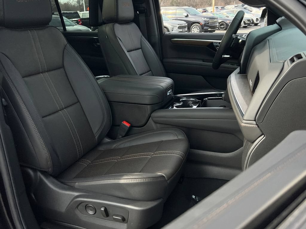 2026 Chevrolet Suburban High Country - Photo 8