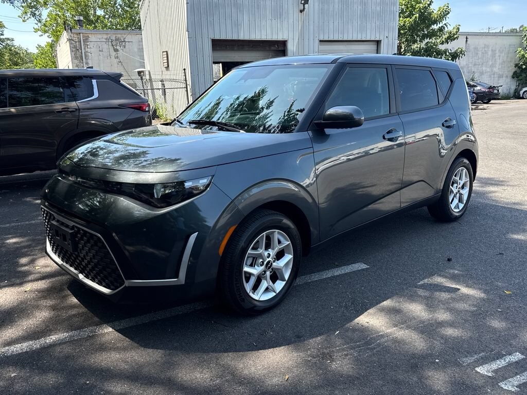 Used 2025 Kia Soul LX Hatchback