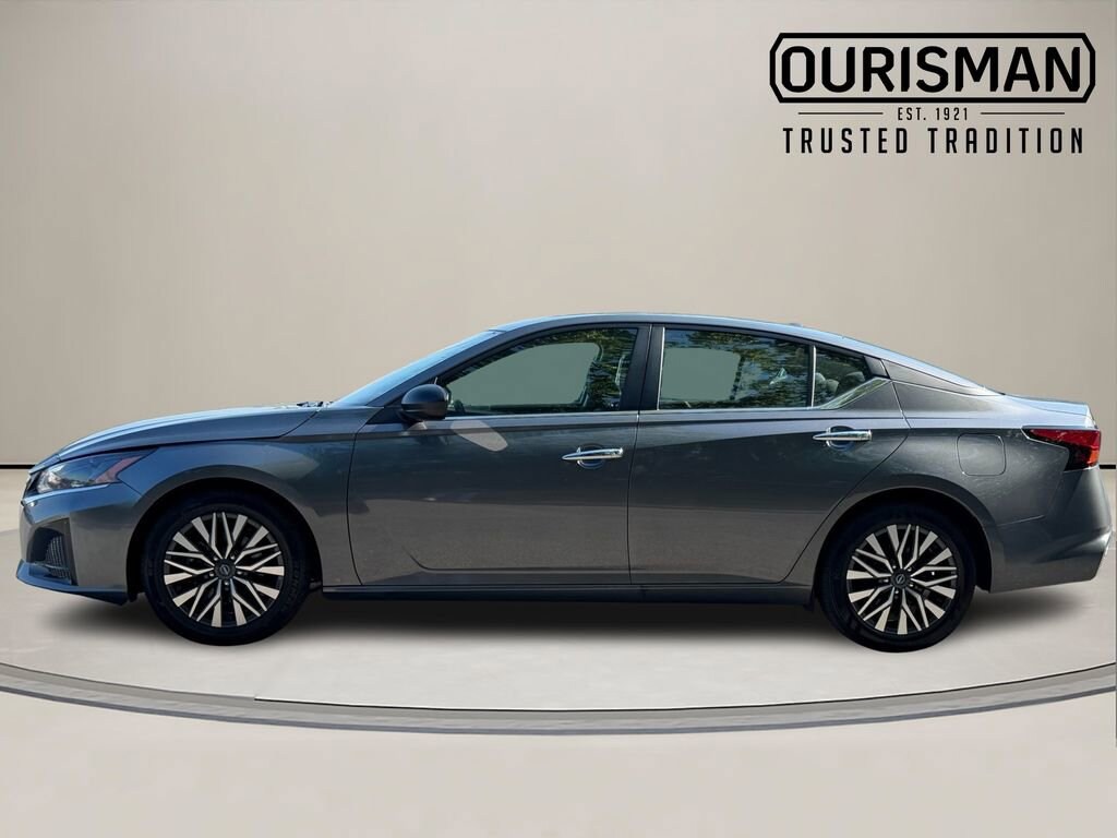 Used 2025 Nissan Altima SV Sedan