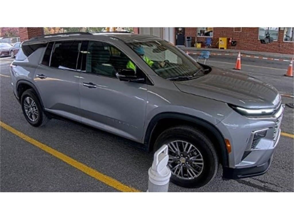 2024 Chevrolet Traverse 2LT's photo