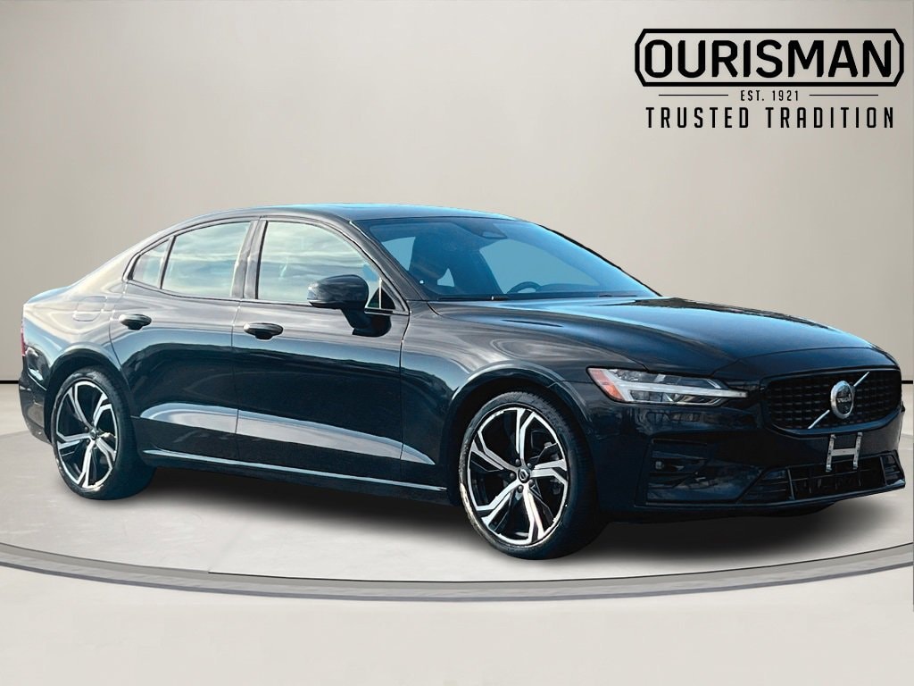 2024 Volvo S60 Plus's photo