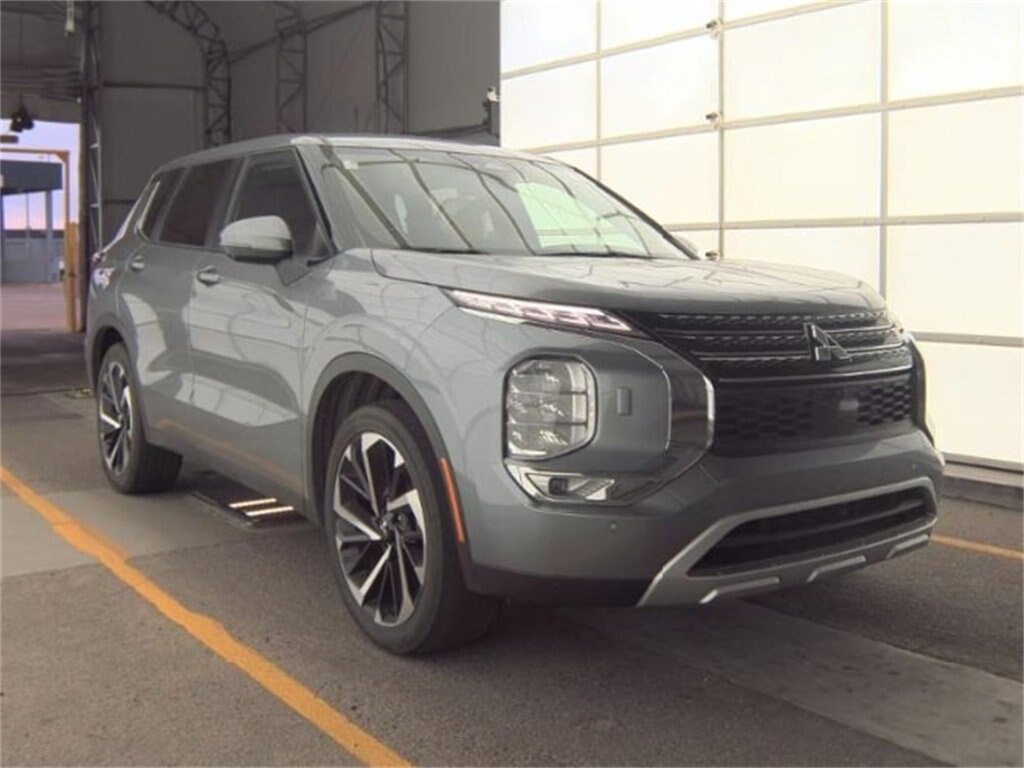 Used 2024 Mitsubishi Outlander SE SUV