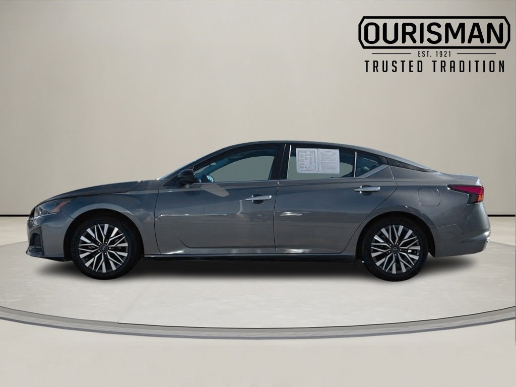 Used 2024 Nissan Altima 2.5 SV Sedan