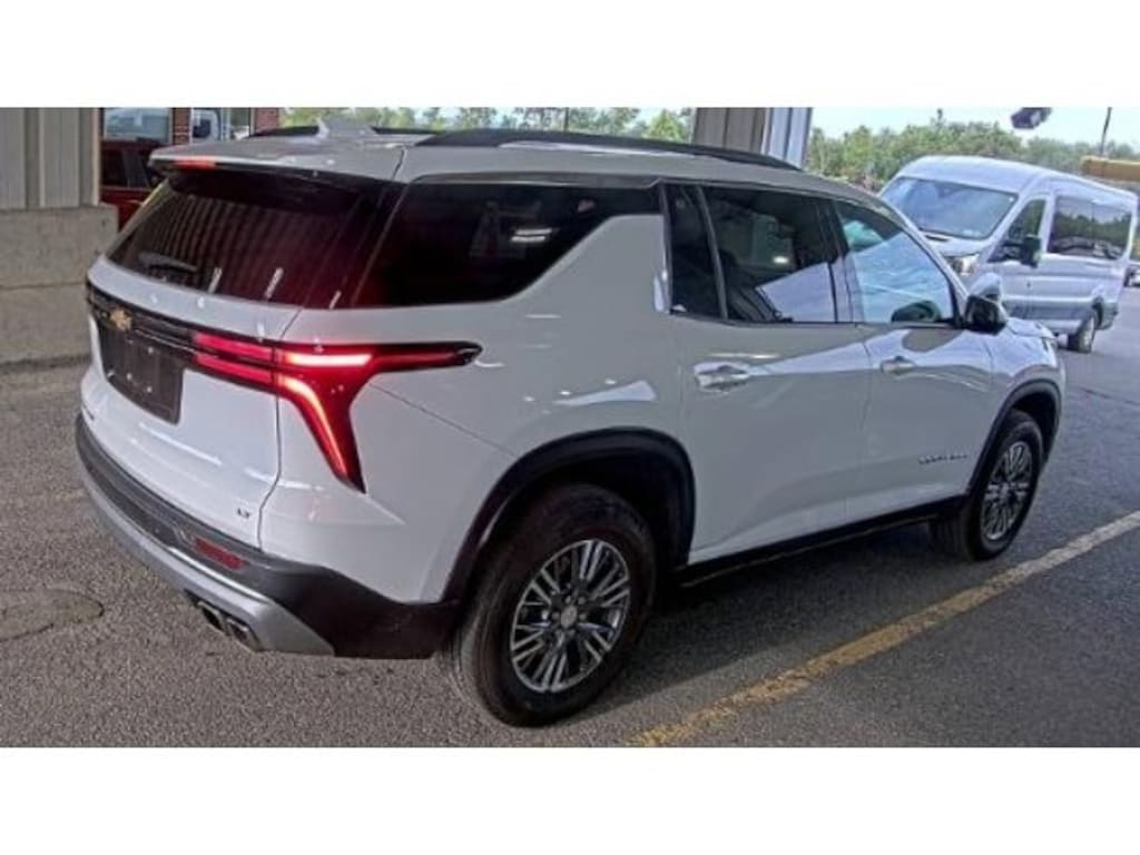 Used 2024 Chevrolet Traverse LT SUV