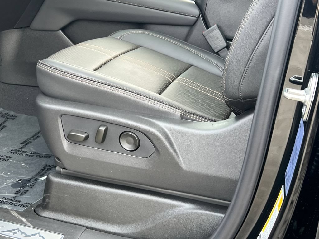 2026 Chevrolet Suburban High Country - Photo 17