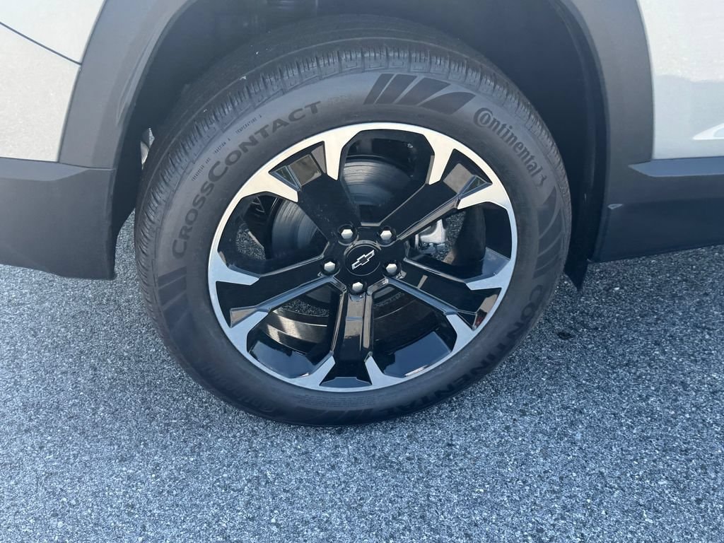 2027 Chevrolet Equinox LT - Photo 12