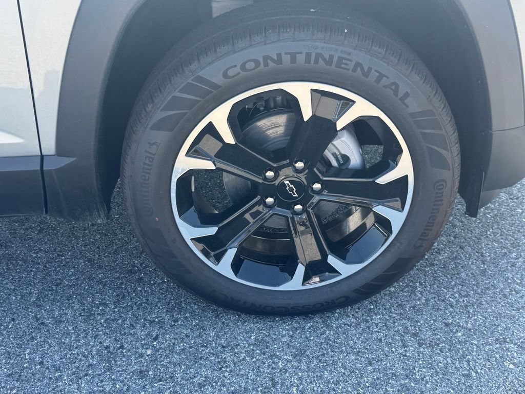 2027 Chevrolet Equinox LT - Photo 13